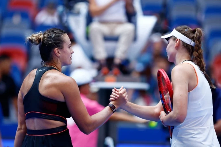 Соболенко обыграла Рыбакину в четвертьфинале турнира WTA 1000 в Ухане