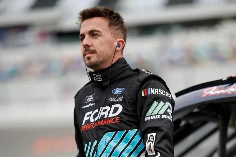 Актер Фрэнки Муниз жарақаттан кейін NASCAR-ға оралады