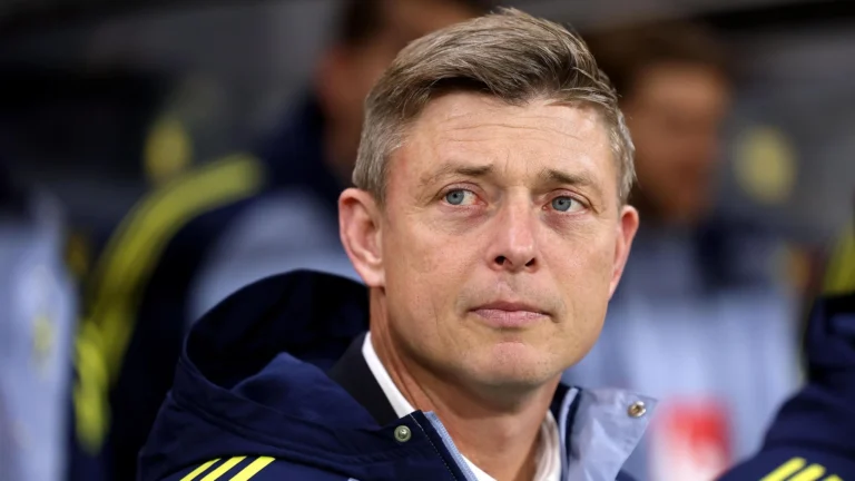 Швеция құрамасы сәтсіз ойындардан кейін бас бапкерін қызметінен босатты