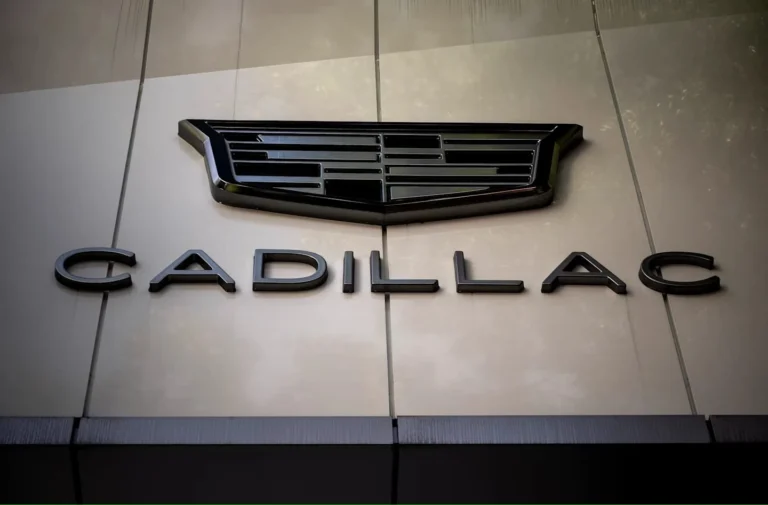 Cadillac набрал 400 сотрудников для дебюта в Формуле-1