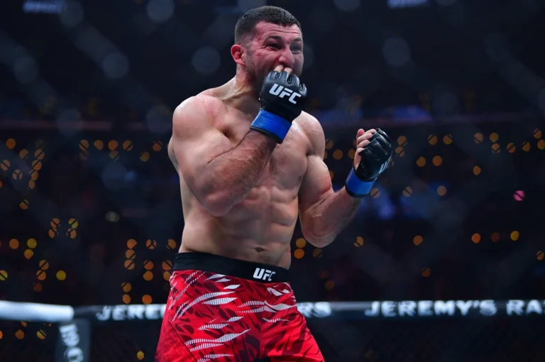 Боец UFC Бекоев пообещал нокаутировать де Риддера быстрее Малыхина