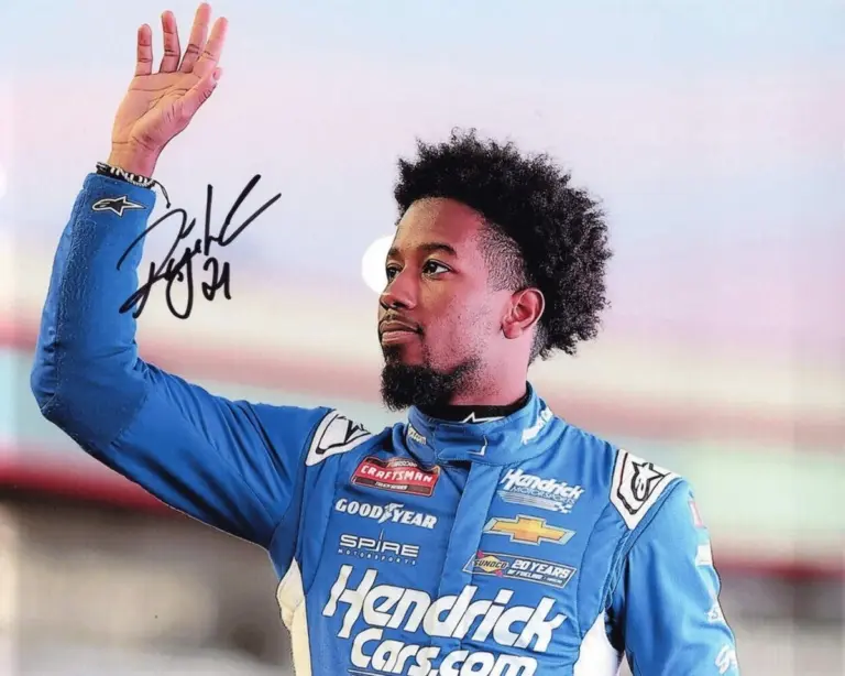 Победитель гонок NASCAR Раджа Карут подписал контракт с JR Motorsports