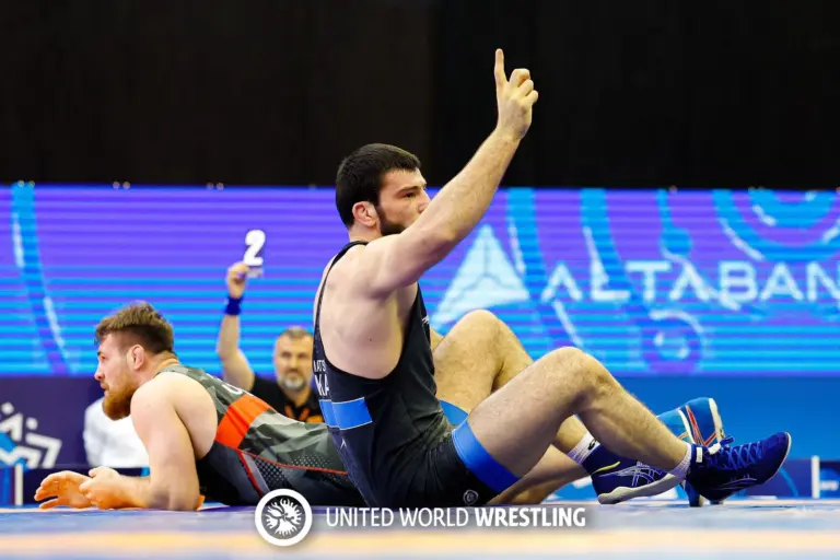 Казахстанец завоевал серебро молодежного чемпионата мира по греко-римской борьбе
