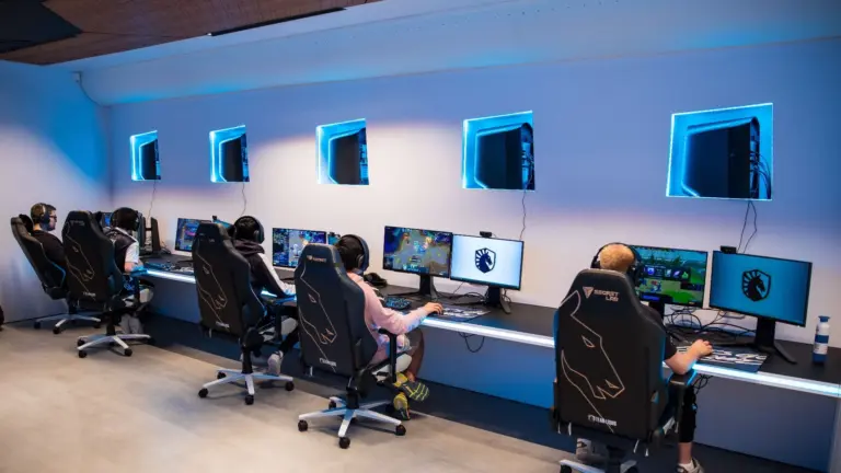 Игрок Aurora Gaming показал тренировочное помещение на FISSURE PLAYGROUND 2