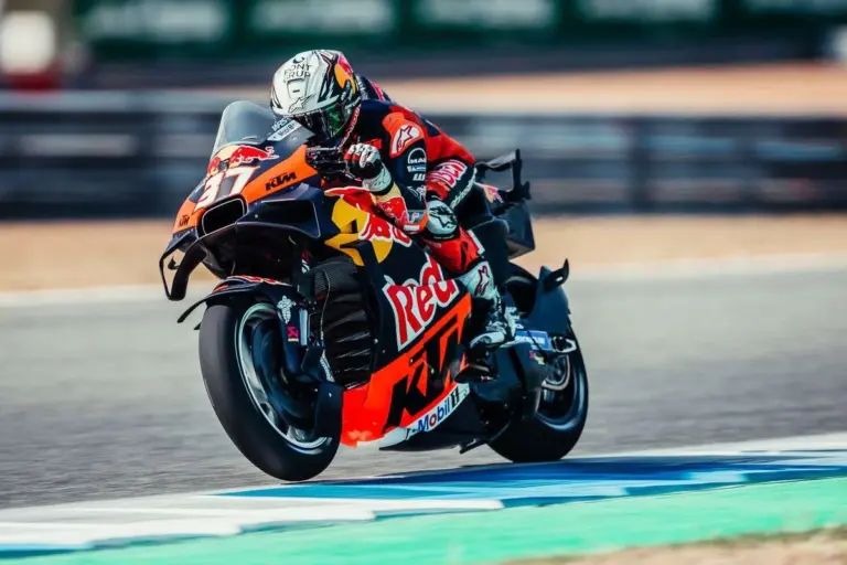 Педро Акоста рассказал о своем прогрессе в MotoGP