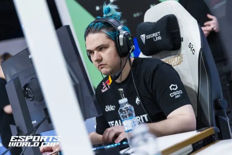 BetBoom Team киберспортшысы Dota 2-ден басқа сүйікті ойындарын атады