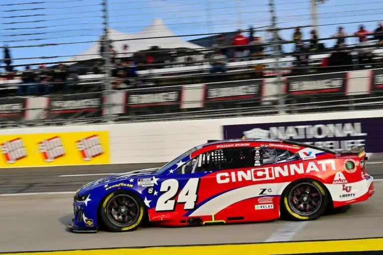 Байрон одержал историческую победу в Мартинсвилле перед финалом NASCAR