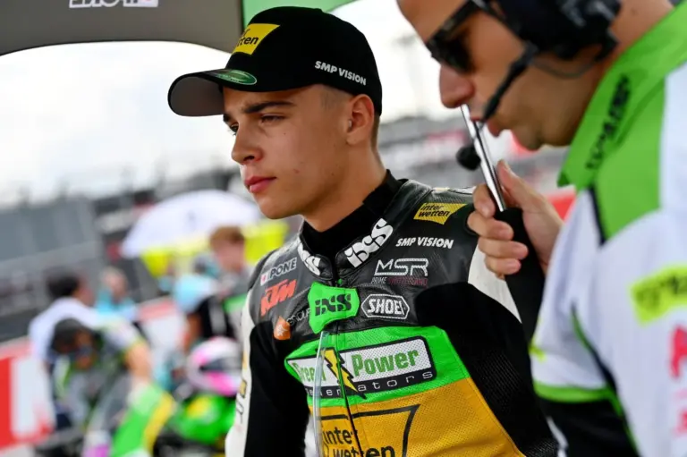 Гонщик Moto3 Деттвайлер находится в критическом состоянии после аварии в Малайзии