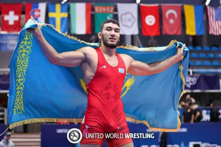 Ризабек Айтмухан завоевал бронзу молодежного ЧМ по вольной борьбе