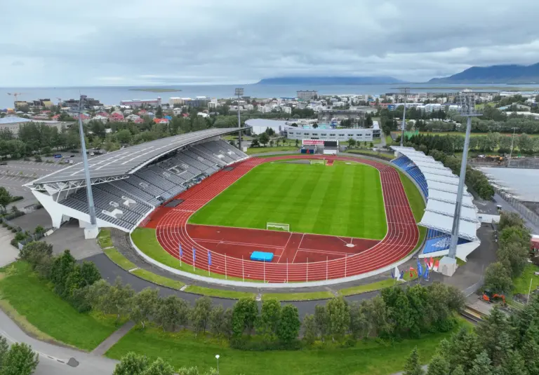 Исландия мен Солтүстік Ирландия әйелдер құрамасының матчы қар жауу себебінен кейінге қалдырылды