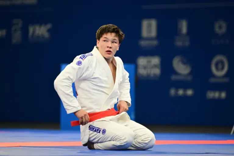 Жасөспірімдер Азиадасы: джиу-джитсу шебері Рафаэль Орумбаев күмістен алқа тақты