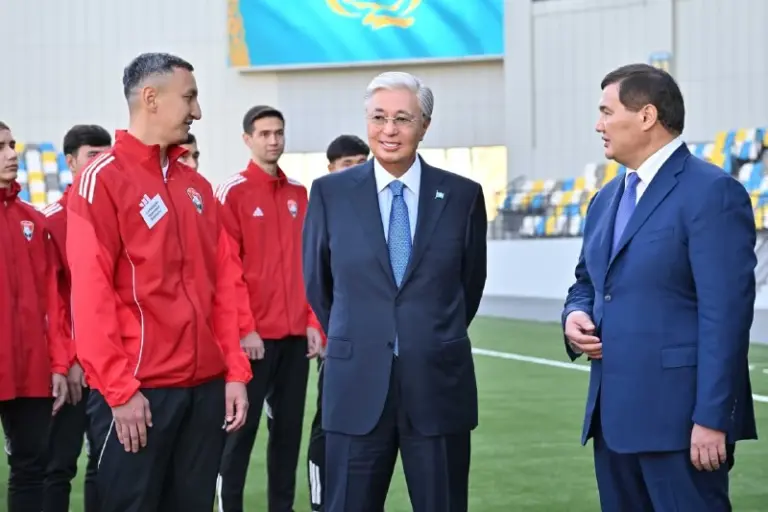 Токаев посетил новый стадион в Кызылорде и пообщался с игроками «Кайсара»