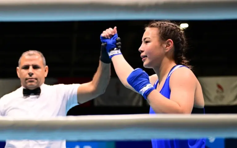 Жасөспірімдер Азиадасы: апалы-сіңілі боксшы қыздар алтын медаль иеленді