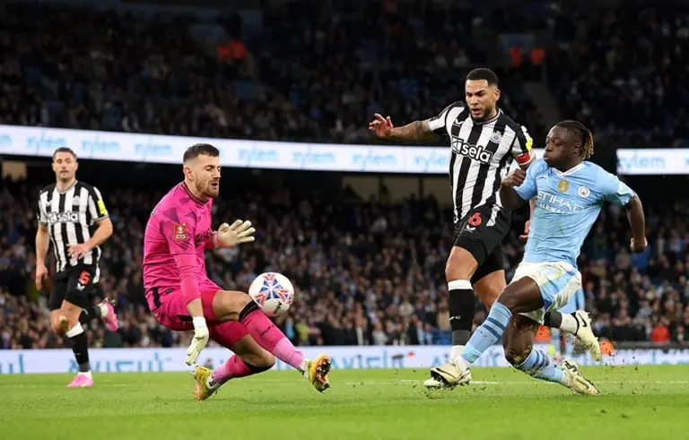 Ньюкасл Юнайтед – Манчестер Сити: смотреть онлайн прямой эфир (22.11.2025)