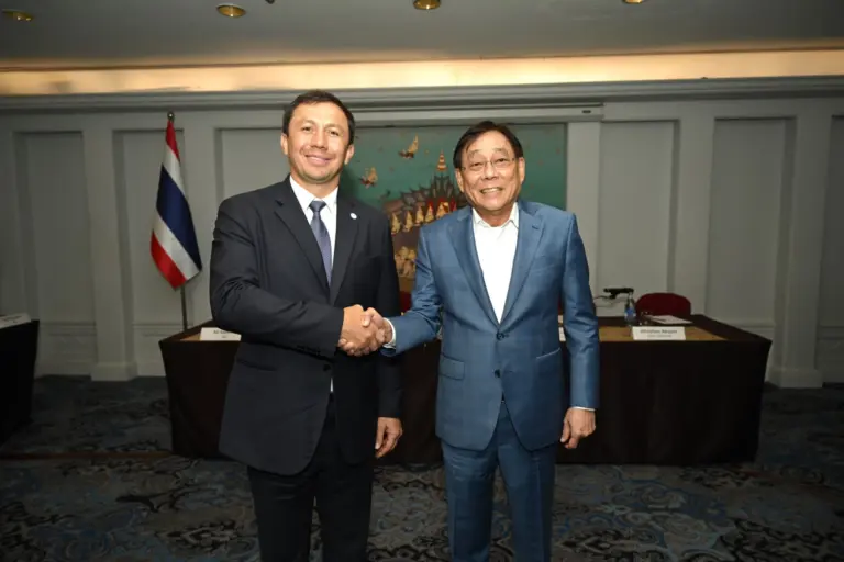 Головкин обсудил будущее мирового бокса на встрече в Таиланде