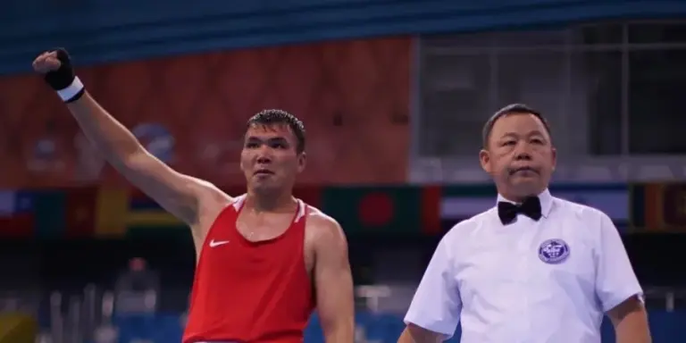 World Boxing: Бекзат Таңатар алғашқы айналымда жергілікті боксшыға есе жіберді