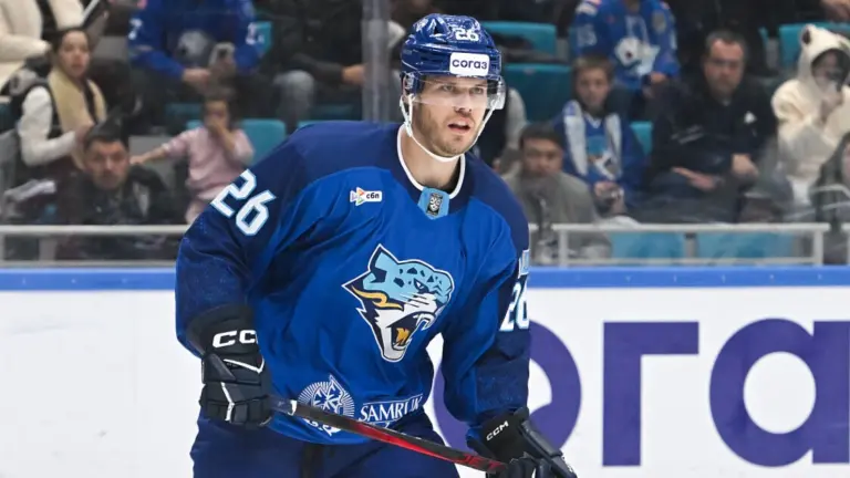 Защитник «Барыса» Тайлер Уотерспун выбыл до конца сезона