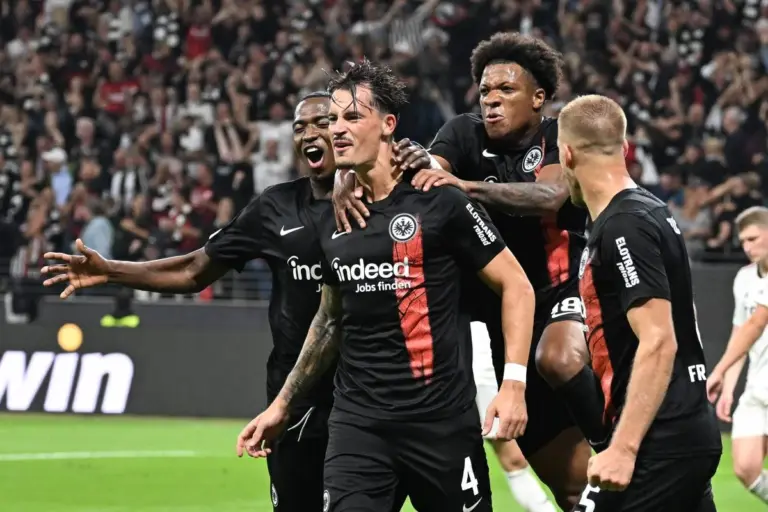 Айнтрахт – Майнц: смотреть онлайн прямой эфир (09.11.2025)