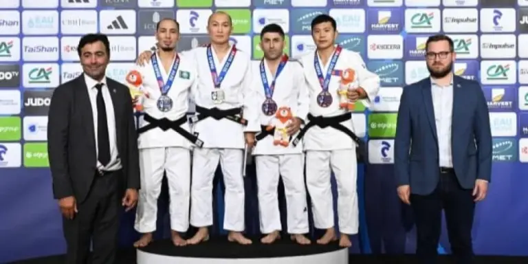 Қайрат Бурбасов Парижде дзюдодан әлем чемпионы атанды