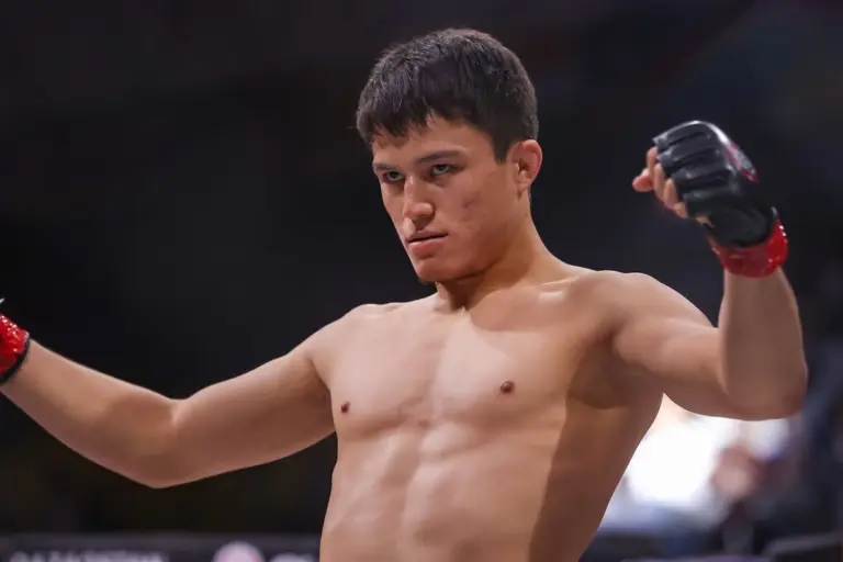 Нурхан Жумагазы с нокаутом и удушающим выиграл дебют в японском Rizin