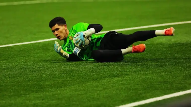 Греческие СМИ оценили игру «Кайрата» и выделили Анарбекова после матча с «Олимпиакосом»