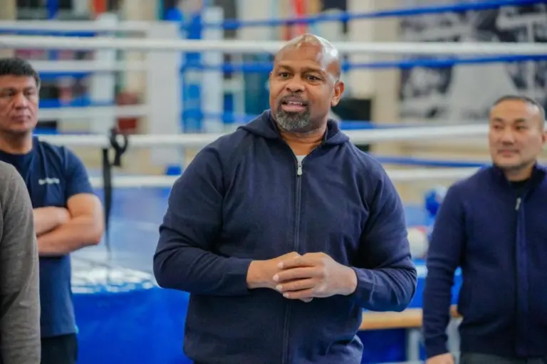 Рой Джонс провел яркую открытую тренировку для астанчан