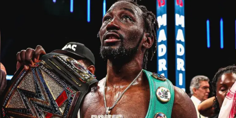 Теренс Кроуфорд бір чемпиондық белбеуінен айырылды