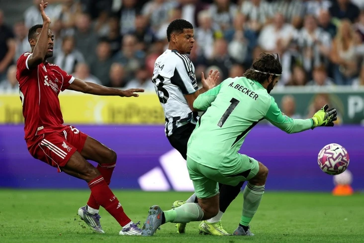 Ливерпуль — Ньюкасл: смотреть онлайн прямой эфир (31.01.2026)