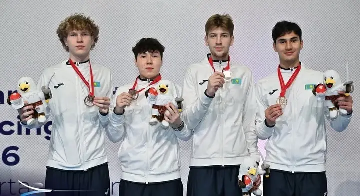 Сборная Казахстана стала призером юниорского ЧА по фехтованию
